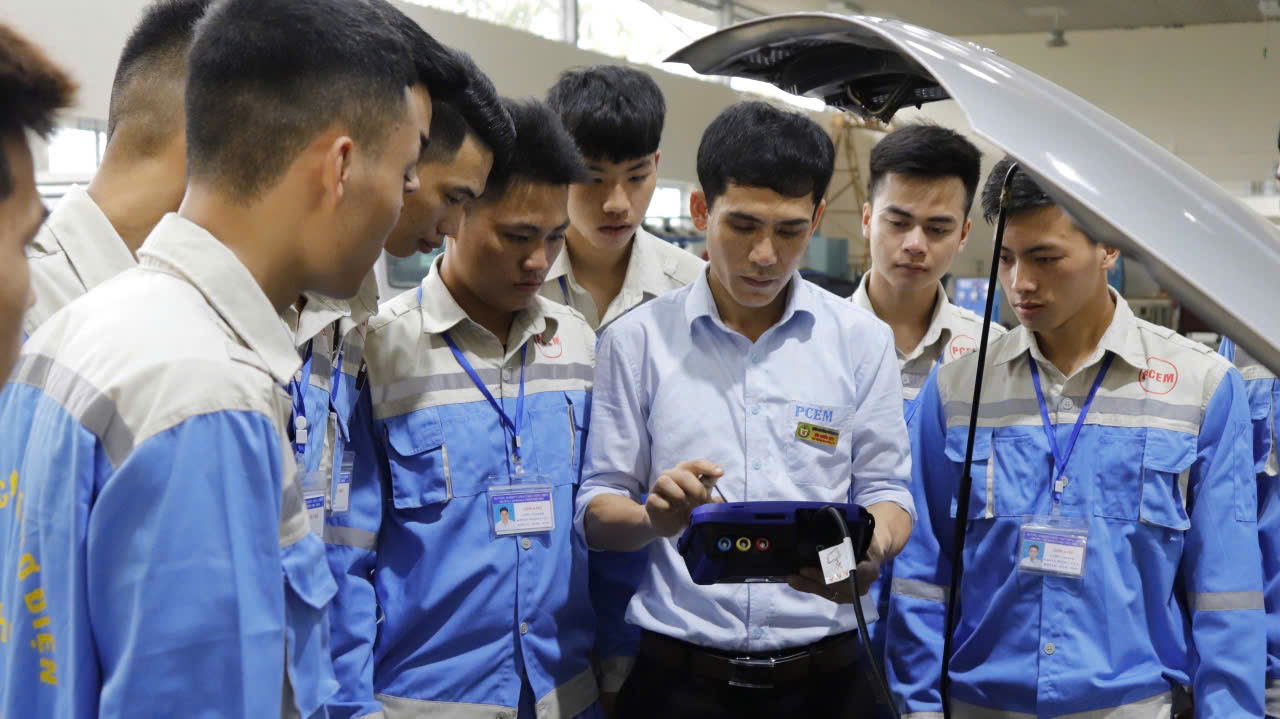 Bên cạnh bộ pin, hệ thống điện cao áp trên xe điện và xe hybrid cũng là khu vực người dùng không nên tự ý can thiệp. Ảnh: NVCC.