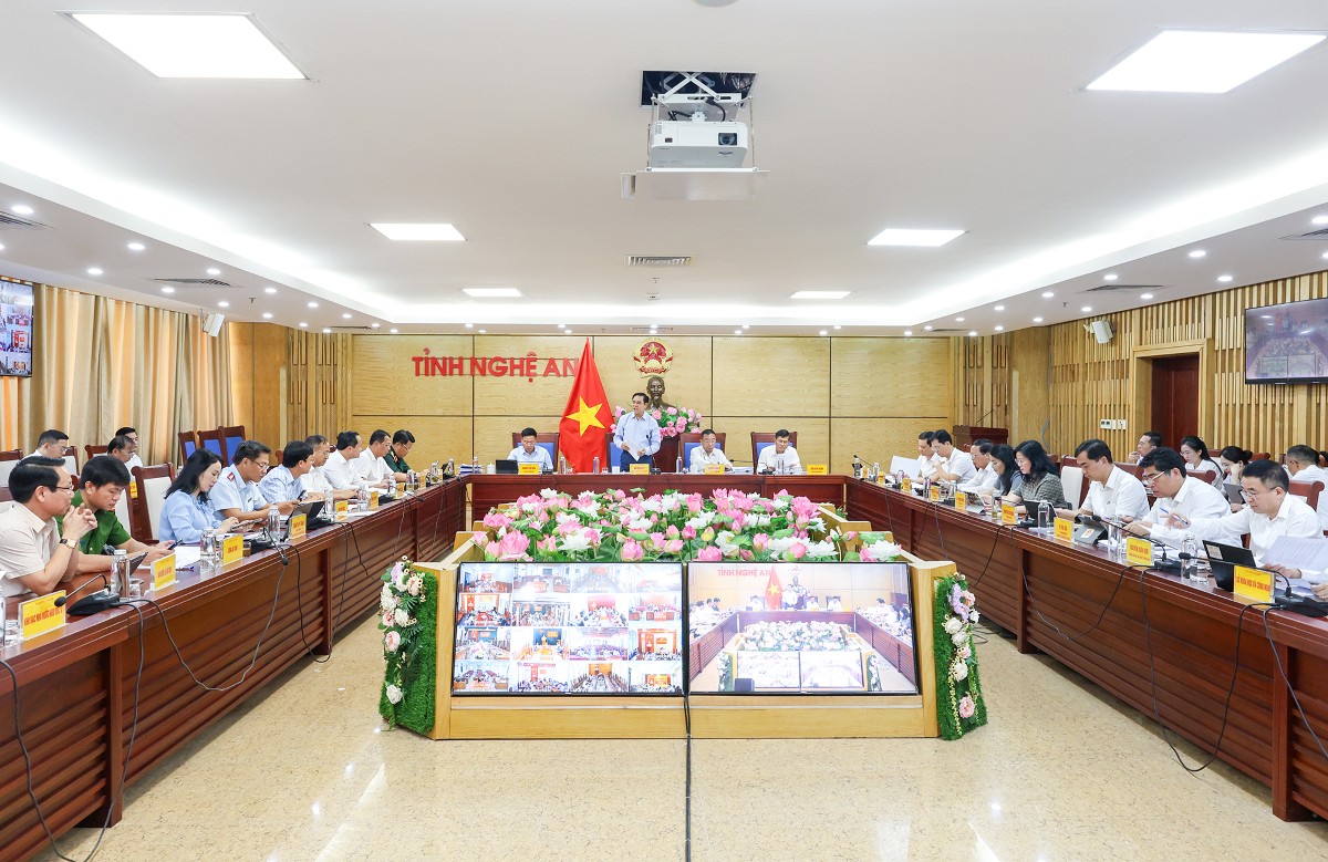 UBND tỉnh Nghệ An họp phiên thường kỳ đề ra nhiệm vụ, giải pháp trọng tâm 6 tháng cuối năm 2026