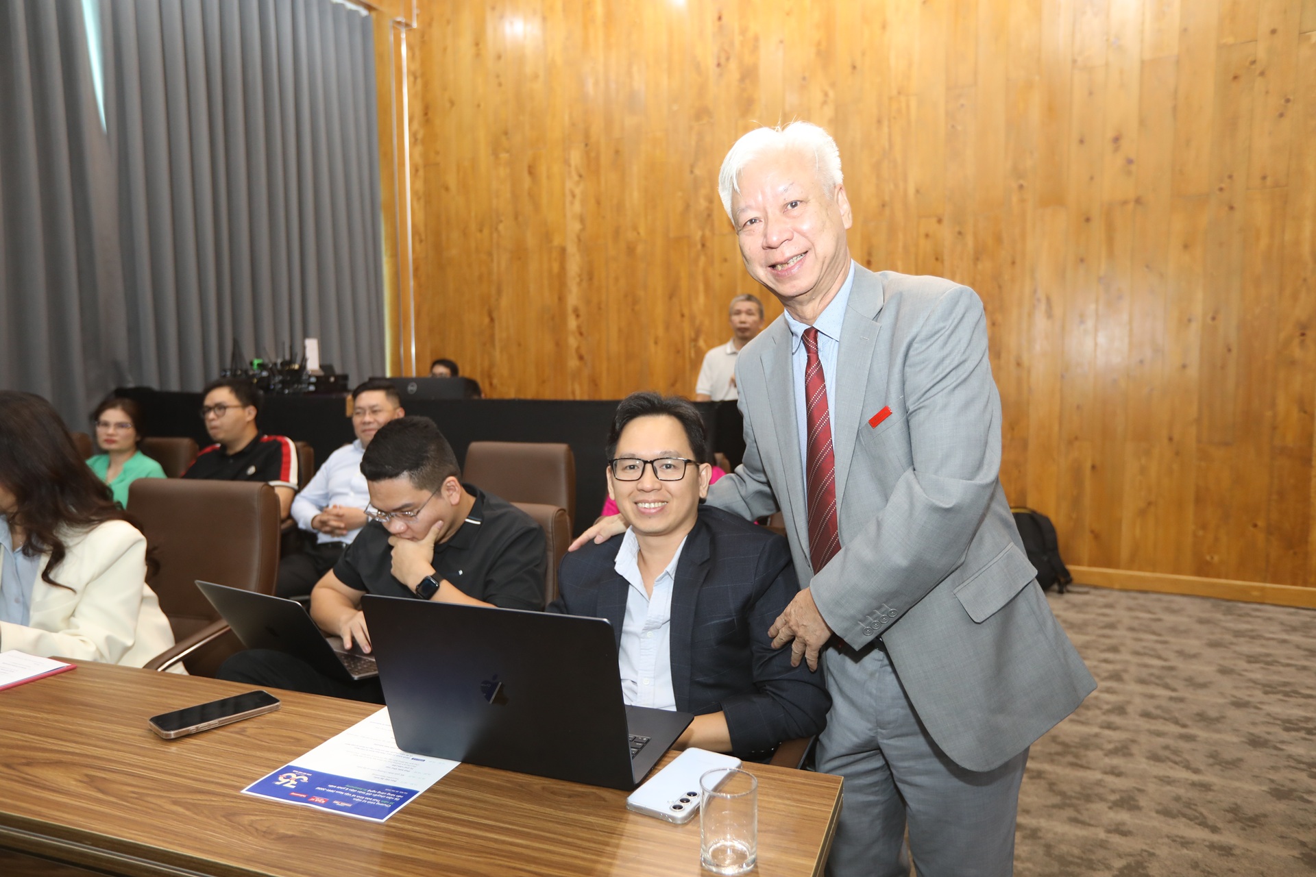 Ông Đào Quang Bính và Tiến sĩ Trung Huỳnh tại Lễ Kỷ niệm. Ảnh: Trí Phong
