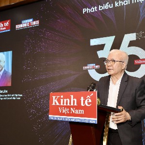 TS. Chử Văn Lâm, Chủ tịch Hội đồng Biên tập Tạp chí Kinh tế Việt Nam/VnEconomy, tại Lễ kỷ niệm 35 năm thành lập Tạp chí Kinh tế Việt Nam/VnEconomy và 6 năm chuyển đổi toàn diện, phát triển nền tảng công nghệ AI Askonomy - Ảnh: Tri Phong.