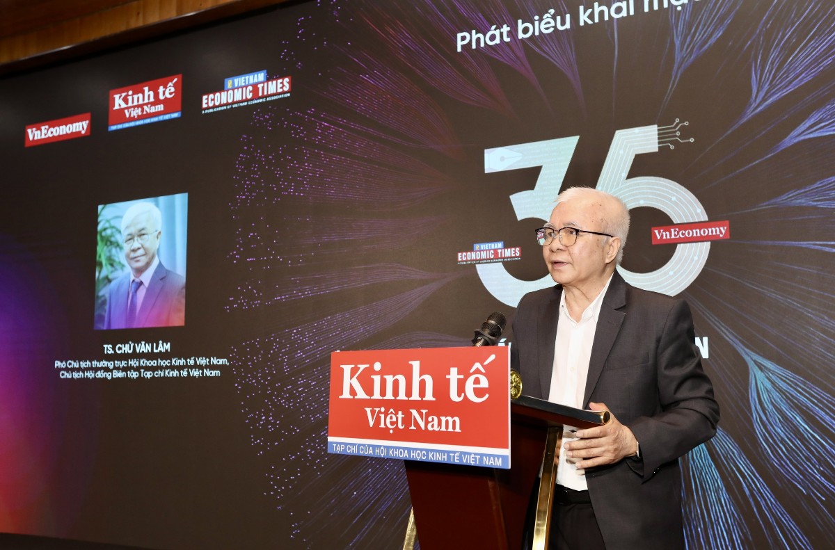 TS. Chử Văn Lâm, Chủ tịch Hội đồng Biên tập Tạp chí Kinh tế Việt Nam/VnEconomy, tại Lễ kỷ niệm 35 năm thành lập Tạp chí Kinh tế Việt Nam/VnEconomy và 6 năm chuyển đổi toàn diện, phát triển nền tảng công nghệ AI Askonomy - Ảnh: Tri Phong.
