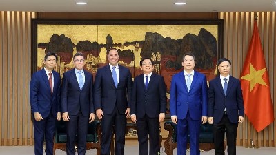 Vietnam urges US firms to expand high-tech investment