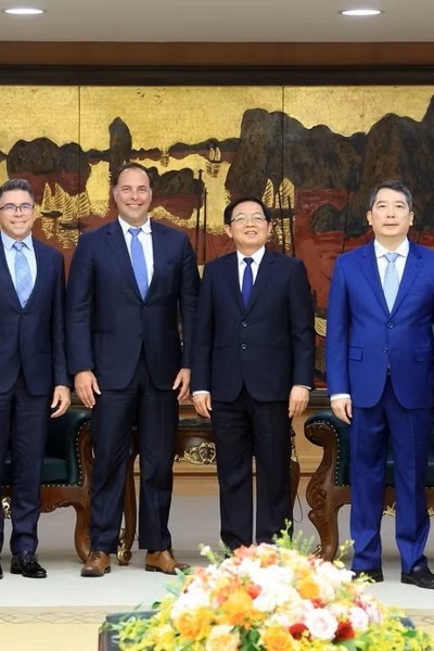 Vietnam urges US firms to expand high-tech investment
