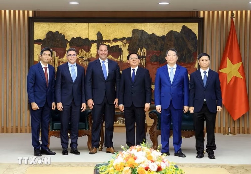 Vietnam urges US firms to expand high-tech investment