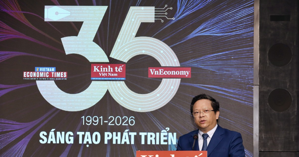 Ban Ch&iacute;nh s&aacute;ch, Chiến lược Trung ương trao Bằng khen cho...