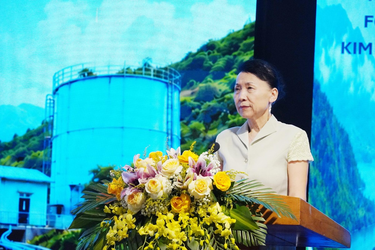 Bà Đổng Bích Du, Tổng Lãnh sự nước Cộng hòa nhân dân Trung Hoa tại Đà Nẵng, phát biểu tại hội thảo