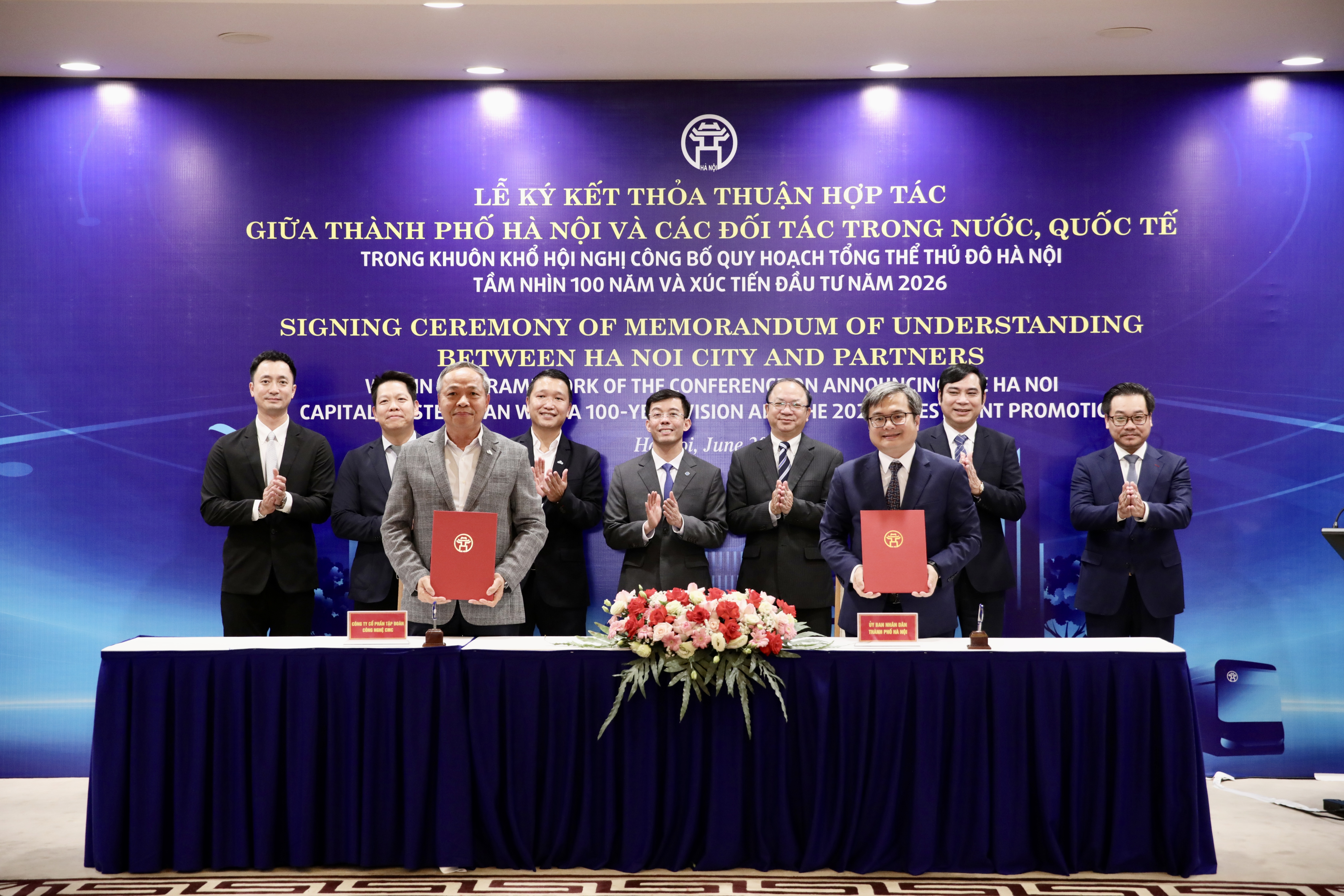 Lãnh đạo UBND Thành phố Hà Nội và Tập đoàn Công nghệ CMC ký kết Bản ghi nhớ hợp tác giai đoạn 2026-2030, thúc đẩy chuyển đổi số, chuyển đổi AI và đổi mới sáng tạo.