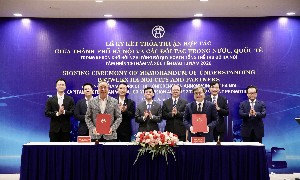 Lãnh đạo UBND Thành phố Hà Nội và Tập đoàn Công nghệ CMC ký kết Bản ghi nhớ hợp tác giai đoạn 2026-2030, thúc đẩy chuyển đổi số, chuyển đổi AI và đổi mới sáng tạo.
