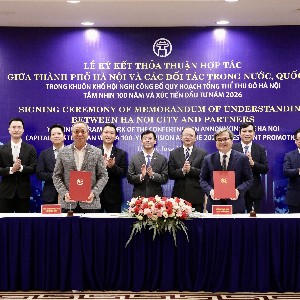 Lãnh đạo UBND Thành phố Hà Nội và Tập đoàn Công nghệ CMC ký kết Bản ghi nhớ hợp tác giai đoạn 2026-2030, thúc đẩy chuyển đổi số, chuyển đổi AI và đổi mới sáng tạo.