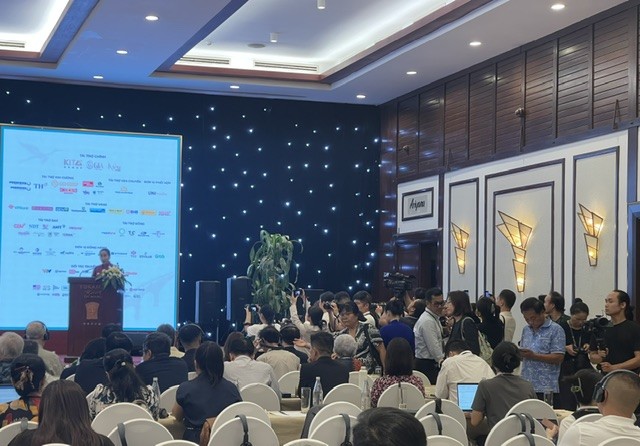 Đông đảo các nhà báo trong nước và quốc tế tác nghiệp tại họp báo. Ảnh Ngô Anh Văn