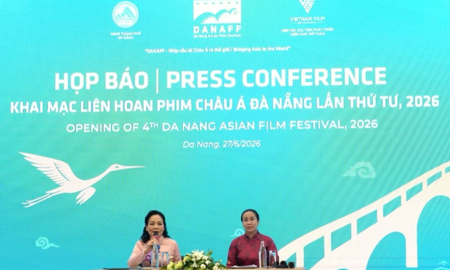 Bà Nguyễn Thị Anh Thi và TS. Ngô Phương Lan chủ trì họp báo.