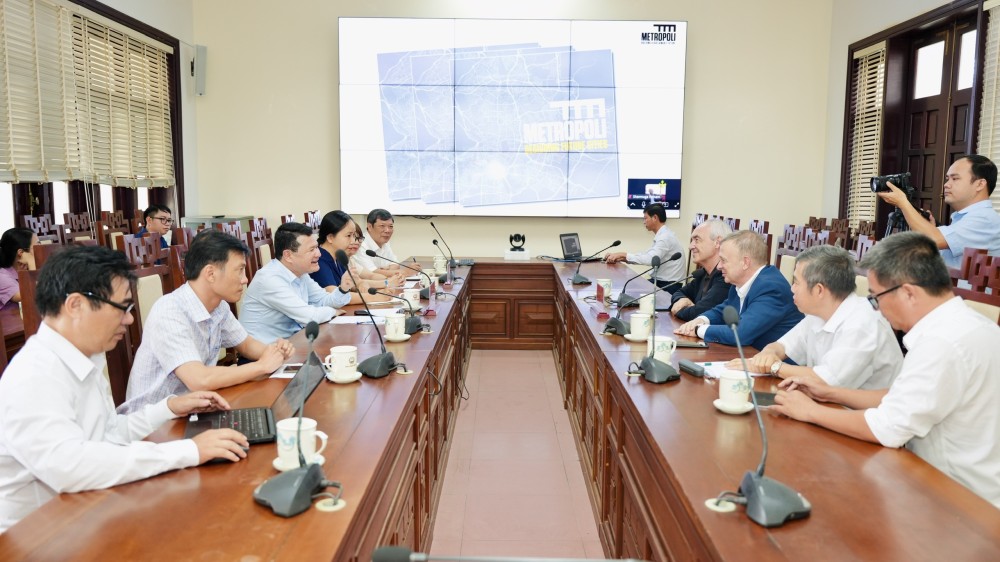 Phó Chủ tịch Thường trực UBND thành phố Huế Hoàng Hải Minh tiếp và làm việc với đoàn công tác Tổ chức Fundación Metrópoli (Tây Ban Nha) để trao đổi, thúc đẩy hợp tác trong quy hoạch và phát triển đô thị di sản bền vững tại Huế