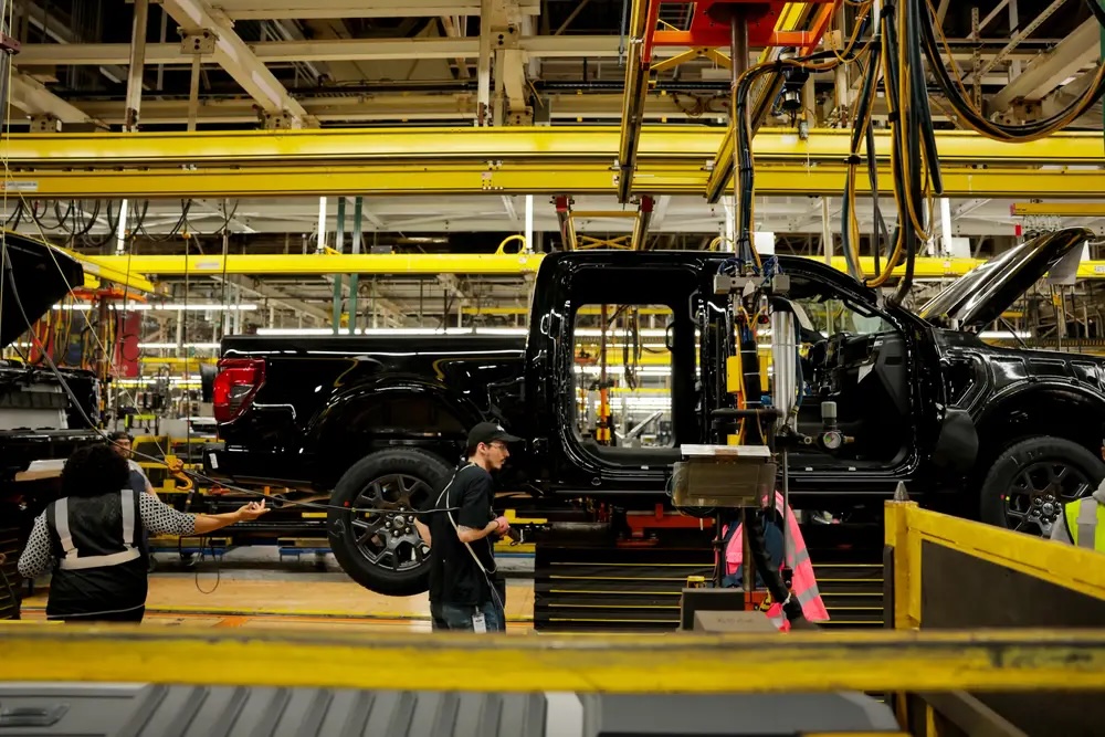 Ford: AI không phải là “chiếc đũa thần” cứu vãn ngành ô tô