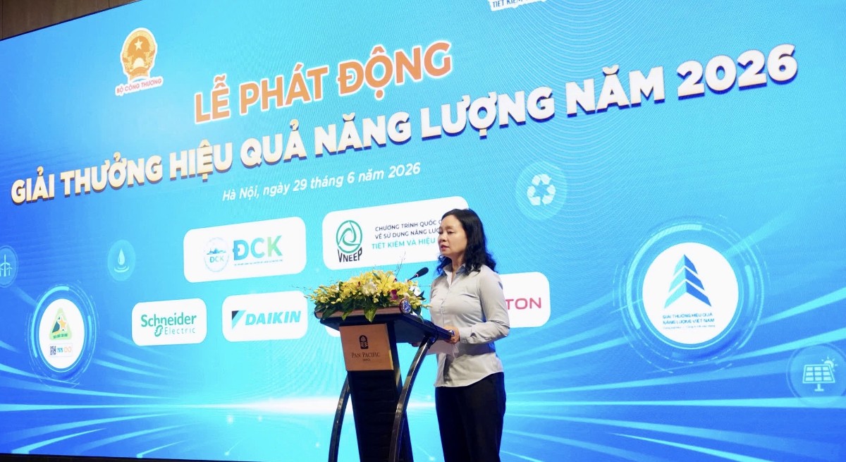 Bà Nguyễn Thị Lâm Giang, Cục trưởng Cục đổi mới sáng tạo, chuyển đổi xanh và Khuyến công phát biểu tại lễ phát động. Ảnh: Song Hà.