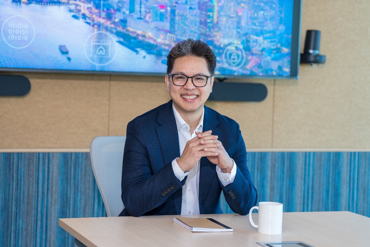 Ông Dhanawat Suthumpun, Giám đốc Điều hành Microsoft Thái Lan và các thị trường mới nổi trả lời phỏng vấn của VnEconomy.