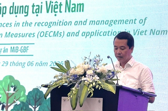 Ông Bùi Chính Nghĩa, Cục trưởng Cục bảo tồn thiên nhiên và đa dạng sinh học, cho biết hội thảo có ý nghĩa quan trọng, là cơ hội để cùng chia sẻ kiến thức, trao đổi kinh nghiệm thực tiễn và học hỏi các bài học quốc tế, đặc biệt từ những quốc gia đã thực hiện tốt các giải pháp quản lý các khu vực ngoài khu bảo tồn. Ảnh: Ngô Anh Văn.