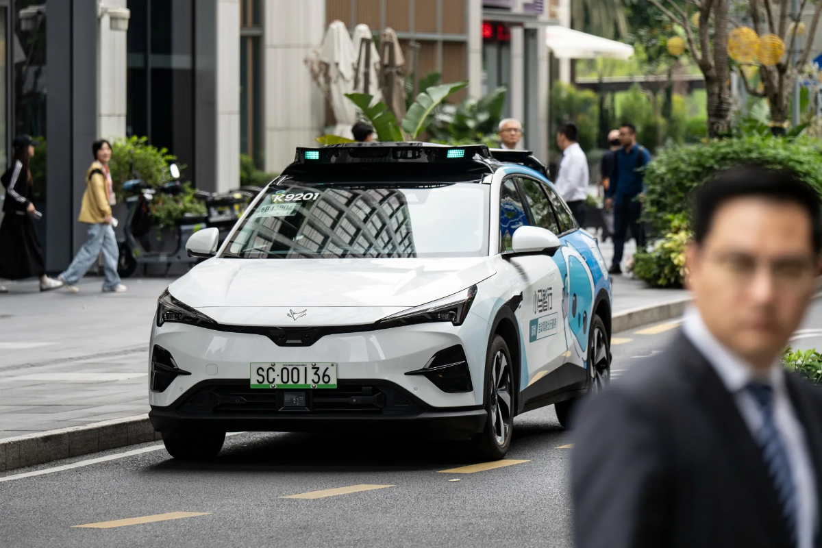 Một chiếc robotaxi của Pony.ai ở Thẩm Quyến - Ảnh: Bloomberg.