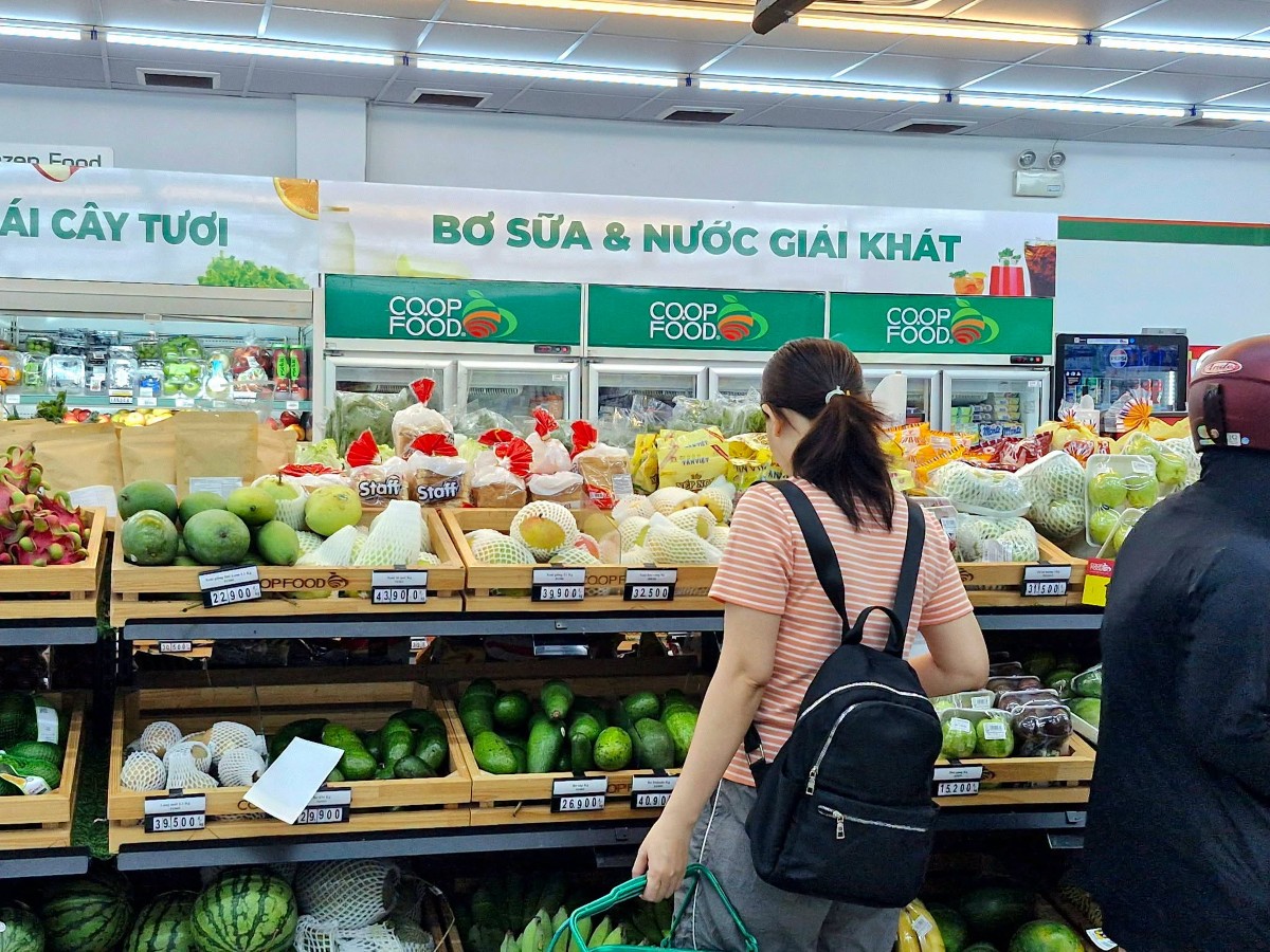 Từ tháng 7, một số hệ thống bán lẻ triển khai thêm nhiều chương trình khuyến mại mới, áp dụng trên hàng trăm mặt hàng.