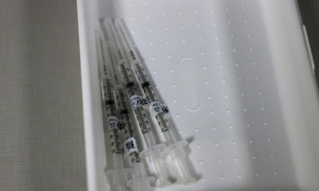 Giáo sư Jonathan Heeney (Đại học Cambridge) cho rằng các loại vaccine hiện nay luôn ở trong tình trạng