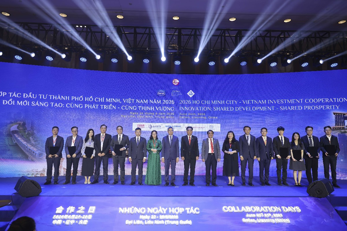 Các đjai biểu chụp ảnh lưu niệm trong khuôn khổ Diễn đàn