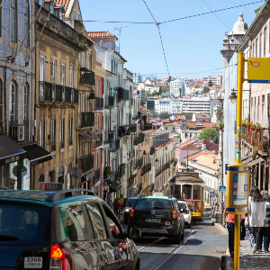 Một góc thủ đô Lisbon của Bồ Đào Nha - Ảnh: Bloomberg.