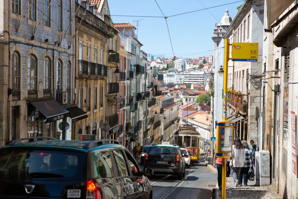 Một góc thủ đô Lisbon của Bồ Đào Nha - Ảnh: Bloomberg.