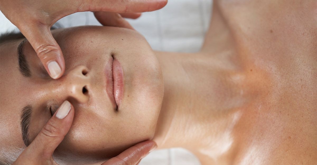 Hệ bạch huyết là một mạng lưới các mạch, mô và cơ quan giúp điều tiết cân bằng dịch trong cơ thể, hỗ trợ chức năng miễn dịch và giúp cơ thể loại bỏ các chất thải.