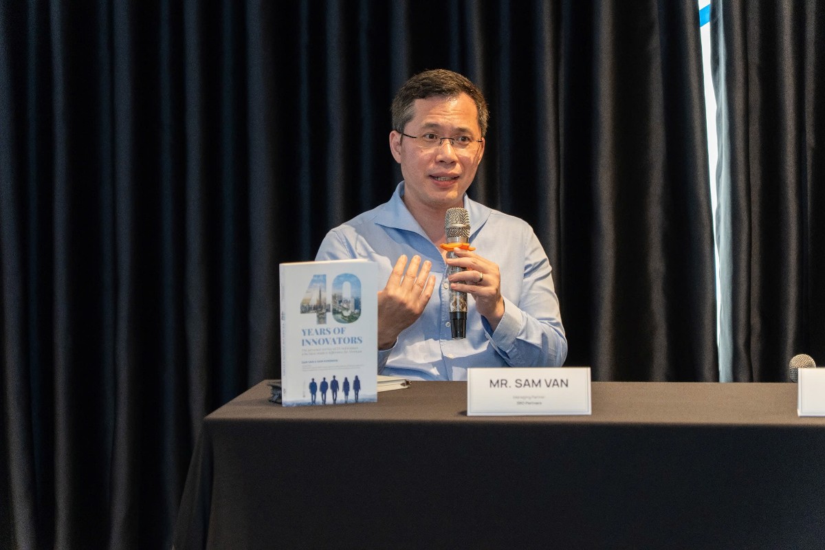 Chuyên gia tài chính, nhà tư vấn đầu tư người Mỹ gốc Việt Sam Van chia sẻ về cuốn sách “40 năm từ Đổi mới đến hôm nay”.