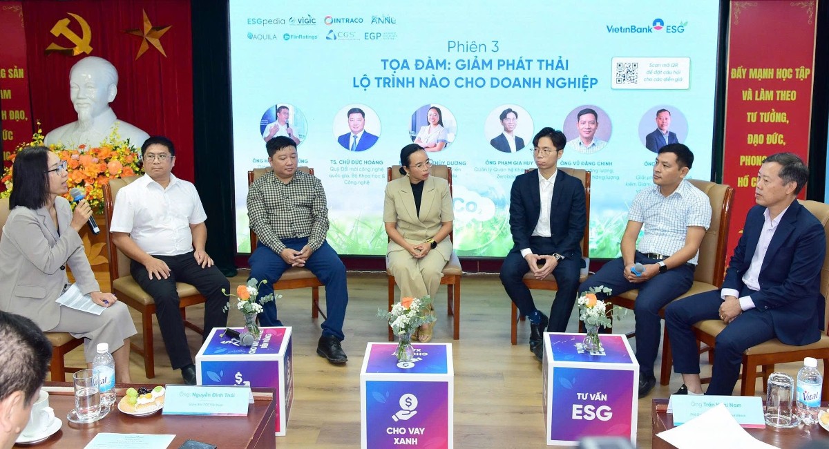 Các chuyên gia tại workshop đã thảo luận các vấn đề xoay quanh cơ hội và thách thức khi doanh nghiệp xây dựng dữ liệu phát thải. Ảnh: VietinBank.
