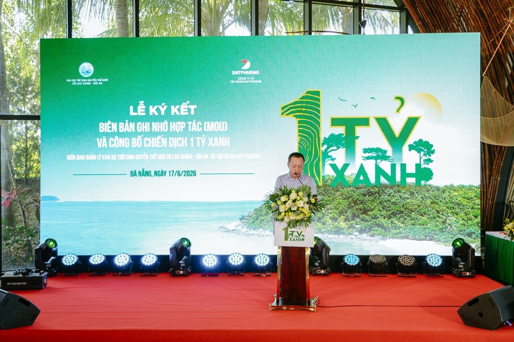 Chiến dịch "1 tỷ xanh” với thông điệp "Một cây xanh, một cam kết". Ảnh: Đạt Phương.