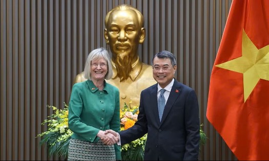 Prime Minister Le Minh Hung received Australian Ambassador to Vietnam, H.E. Ms. Gillian Bird, on June 29. (Photo: VGP)
