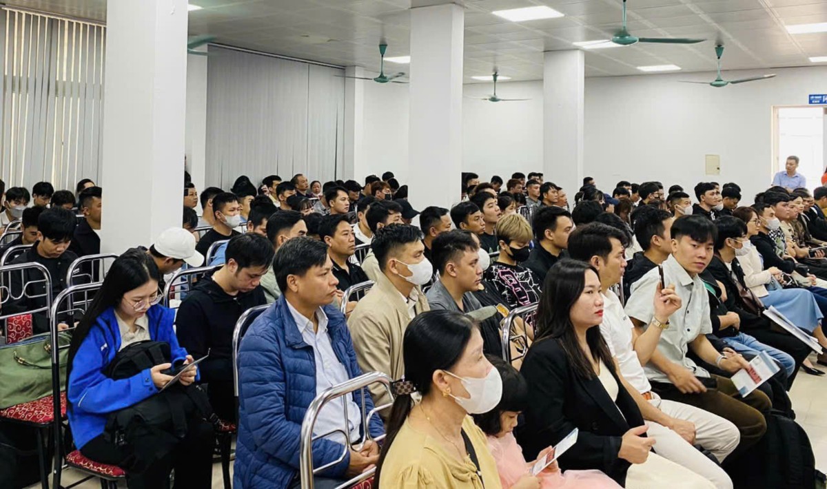 Giáo dục định hướng cho người lao động trước khi xuất cảnh. Ảnh: Nhật Dương.