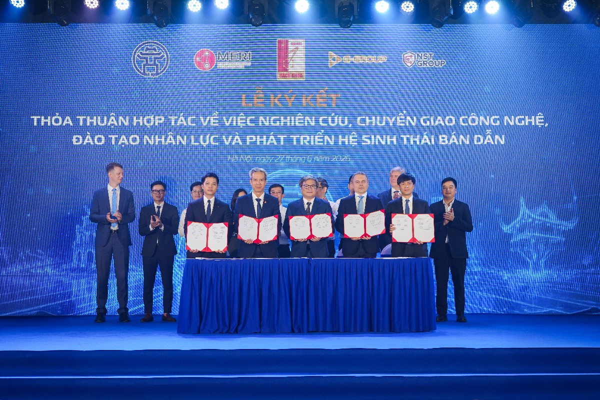 Ông Trương Việt Dũng – Phó Chủ tịch UBND Thành phố Hà Nội cùng đại diện các đối tác và doanh nghiệp tại sự kiện ký kết. Ảnh: G-Group.