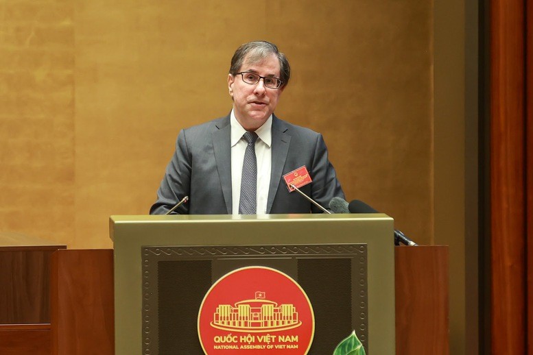 Ông Micheal Kokalari, Chuyên gia kinh tế, Quỹ đầu tư VinaCapital, phát biểu tại Hội nghị. Ảnh: VGP.