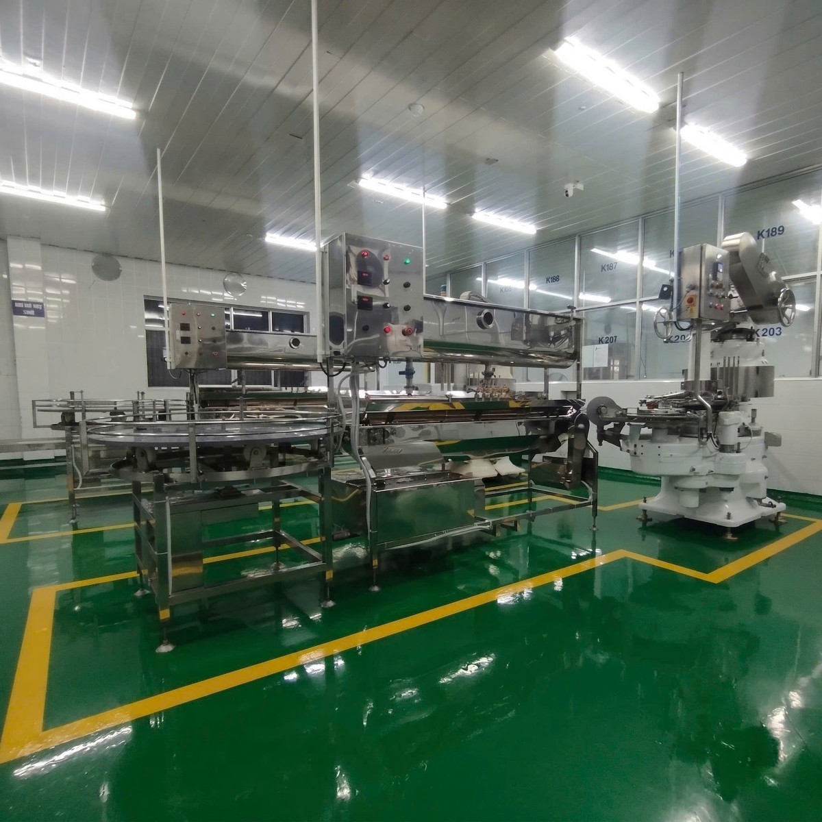 Halong Canfoco kiểm soát chặt chẽ dây chuyền sản xuất trước khi tái sản xuất trở lại. Ảnh: Halong Canfoco.
