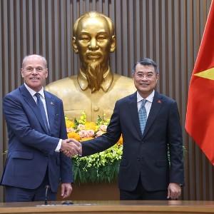 Thủ tướng Chính phủ Lê Minh Hưng tiếp Đại sứ Canada tại Việt Nam Jim Nickel - Ảnh: VGP