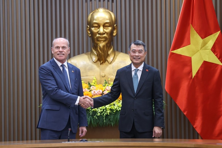 Thủ tướng Chính phủ Lê Minh Hưng tiếp Đại sứ Canada tại Việt Nam Jim Nickel - Ảnh: VGP