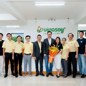 Vinasoy cùng Renova Cloud Việt Nam đưa vào vận hành hệ thống AI chấm hình ảnh trưng bày trên nền tảng AWS, góp phần thúc đẩy quá trình chuyển đổi số trong hoạt động quản trị và phân phối. Ảnh: Vinasoy.