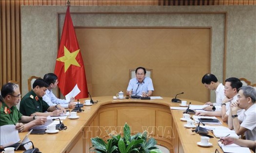 Phó Thủ tướng Lê Tiến Châu chủ trì họp về Dự án Luật Đấu giá tài sản (sửa đổi). Ảnh: TTXVN.