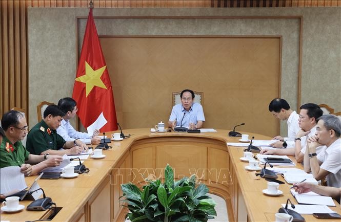 Phó Thủ tướng Lê Tiến Châu chủ trì họp về Dự án Luật Đấu giá tài sản (sửa đổi). Ảnh: TTXVN.