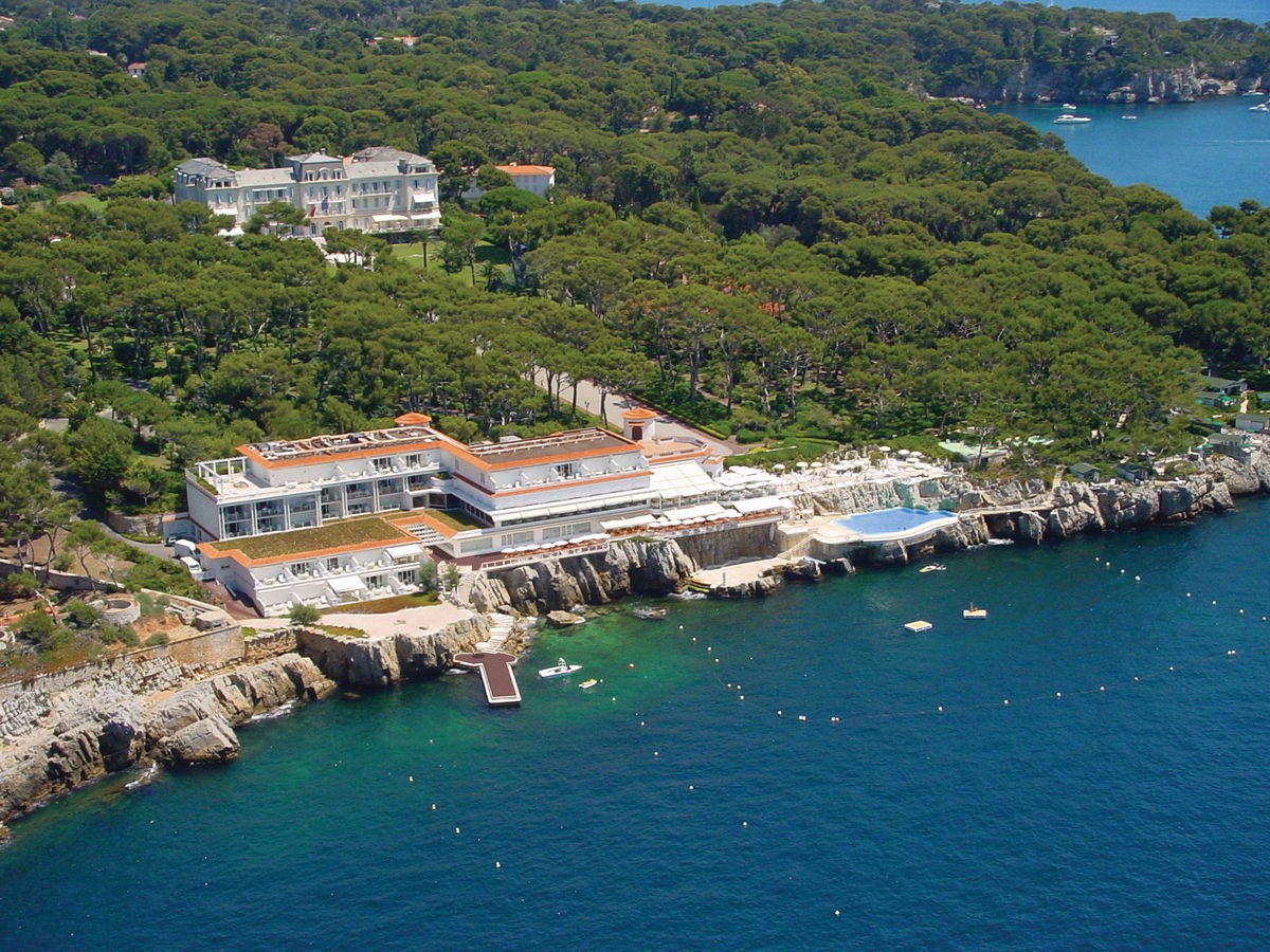 Resort sang trọng Hotel du Cap-Eden-Roc ở Antibes, Pháp.