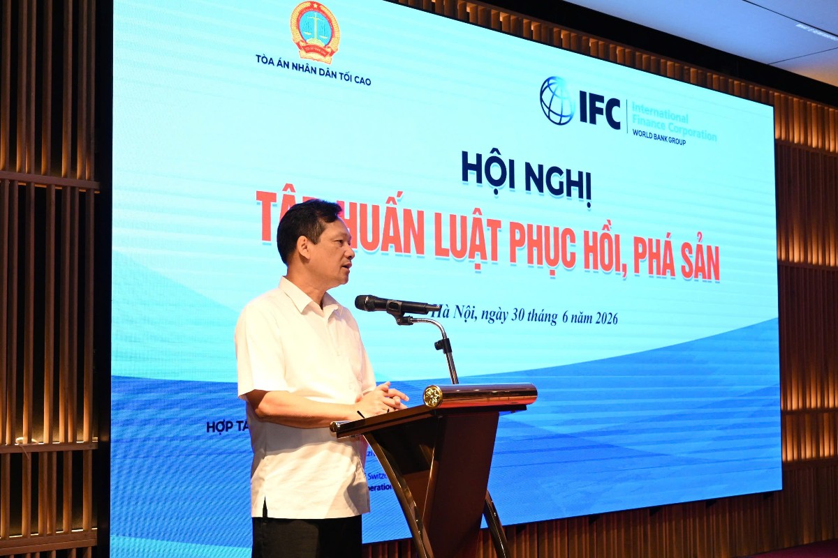 Ông Nguyễn Văn Tiến, Phó Chánh án Tòa án nhân dân tối cao chia sẻ tại Hội nghị tập huấn.