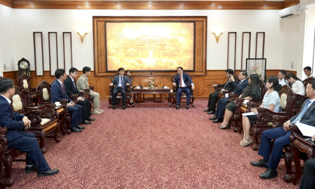 Chủ tịch UBND thành phố Huế Nguyễn Khắc Toàn tiếp và làm việc với đoàn công tác Tập đoàn KX (Hàn Quốc) nhằm trao đổi cơ hội hợp tác, đầu tư tại địa phương