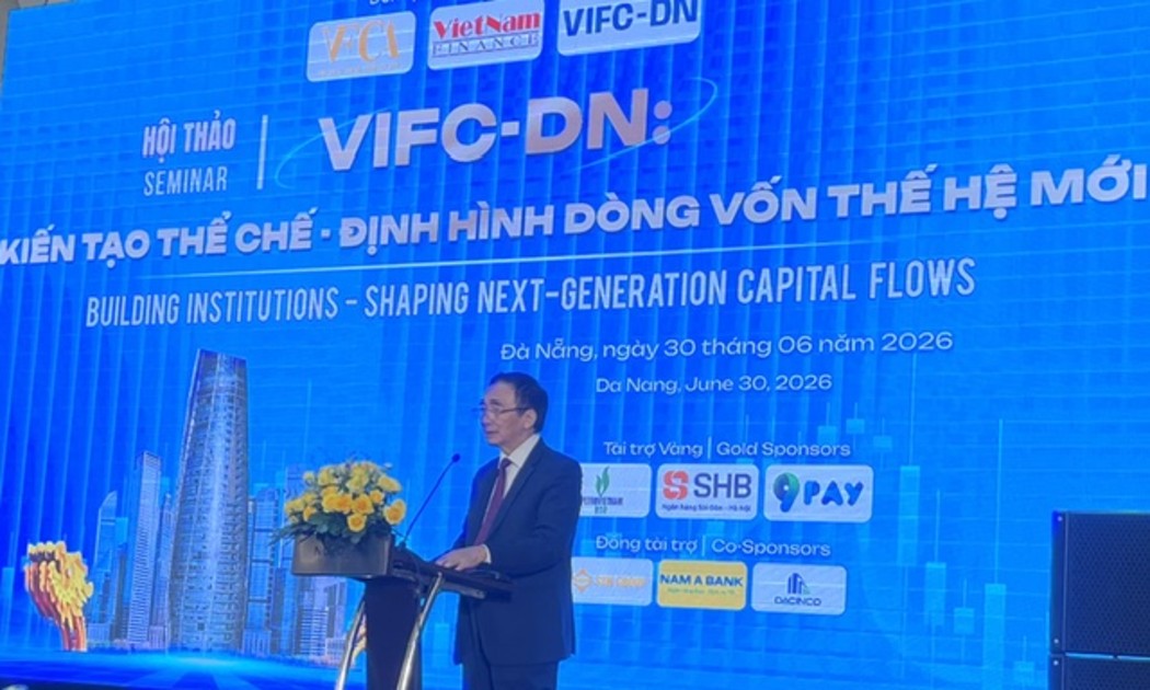 TS Lê Minh Nghĩa, Chủ tịch Hiệp hội Tư vấn Tài chính Việt Nam, phát biểu khai mạc hội thảo. Ảnh Ngô Anh Văn