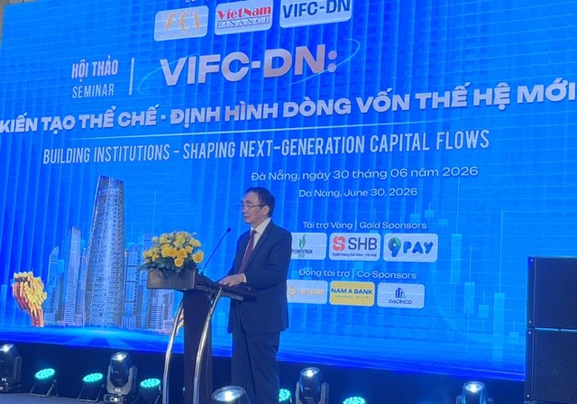 TS Lê Minh Nghĩa, Chủ tịch Hiệp hội Tư vấn Tài chính Việt Nam, phát biểu khai mạc hội thảo. Ảnh Ngô Anh Văn