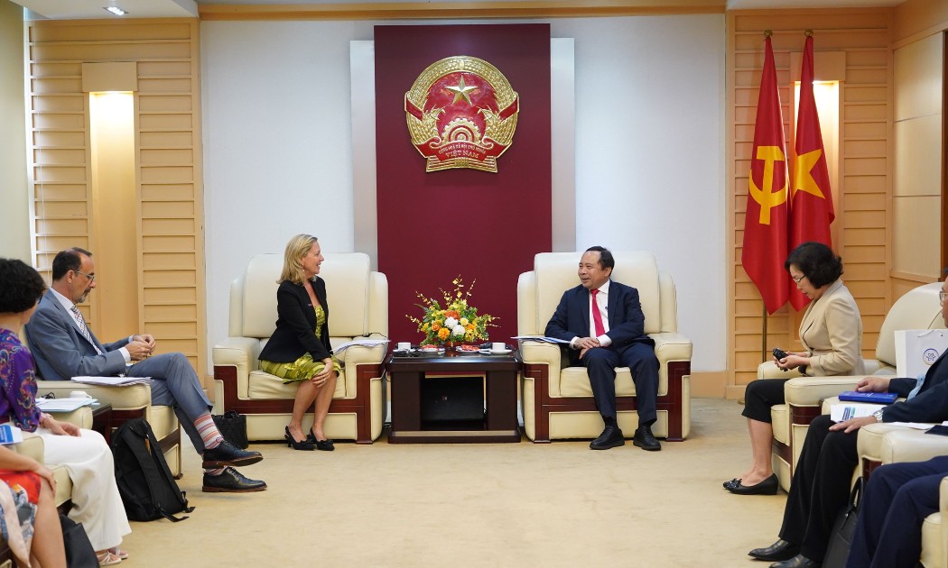 Bộ trưởng Bộ Khoa học và Công nghệ Vũ Hải Quân làm việc với bà Mariam J. Sherma, Giám đốc Ngân hàng Thế giới phụ trách Việt Nam, Campuchia và Lào - Ảnh: MST.