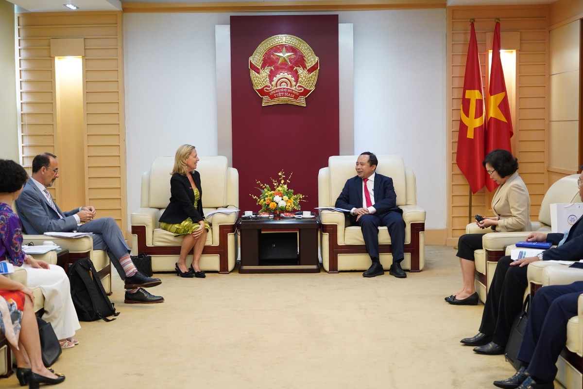 Bộ trưởng Bộ Khoa học và Công nghệ Vũ Hải Quân làm việc với bà Mariam J. Sherma, Giám đốc Ngân hàng Thế giới phụ trách Việt Nam, Campuchia và Lào - Ảnh: MST.