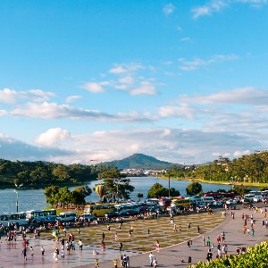 Vé máy bay giảm tạo thêm động lực cho thị trường du lịch hè.