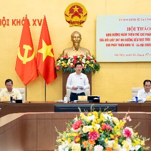 Phó Chủ tịch Quốc hội Nguyễn Hồng Diên phát biểu chỉ đạo Hội thảo “Định hướng hoàn thiện thể chế pháp luật về đất đai, sửa đổi Luật Đất đai hướng đến mục tiêu giải phóng nguồn lực cho phát triển kinh tế - xã hội trong kỷ nguyên mới”. Ảnh: quochoi.vn