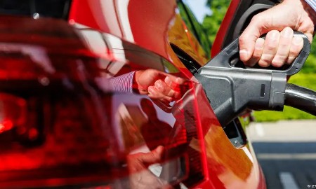 Xe điện có thực sự kém đạo đức như xe chạy xăng? Ảnh: JENS SCHLUETER/AFP/Getty Images